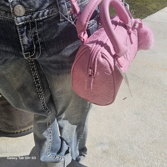 BETSEY JOHNSON PINK EMBOSSED BUTTERFLY BARREL CROSSBODY w/FLUFFY HEART TASSEL - Picture 7 of 10